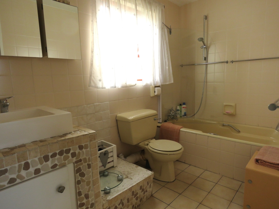 4 Bedroom Property for Sale in Bowtie Western Cape